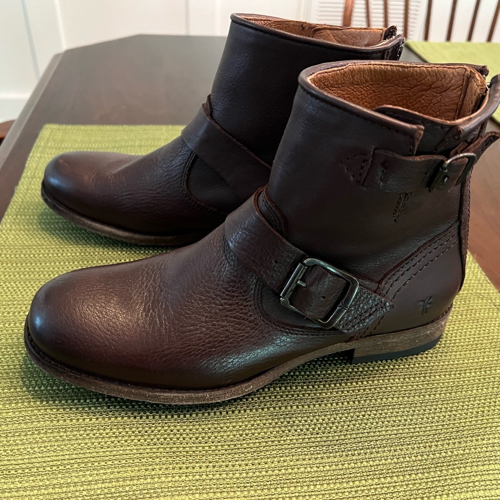 Frye Tyler Engineer Brown Ankle Boots with Buckle Strap Women’s 6B - Picture 4 of 7